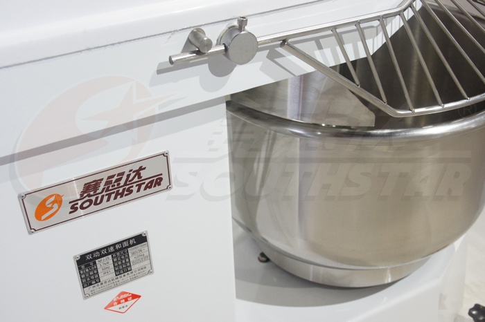 全自動雙動雙速50公斤和面機 NFJ-50 側面 廣州賽思達公司 廠家直銷 全自動雙動雙速50公斤和面機 NFJ-50 側面 廣州賽思達公司 廠家直銷