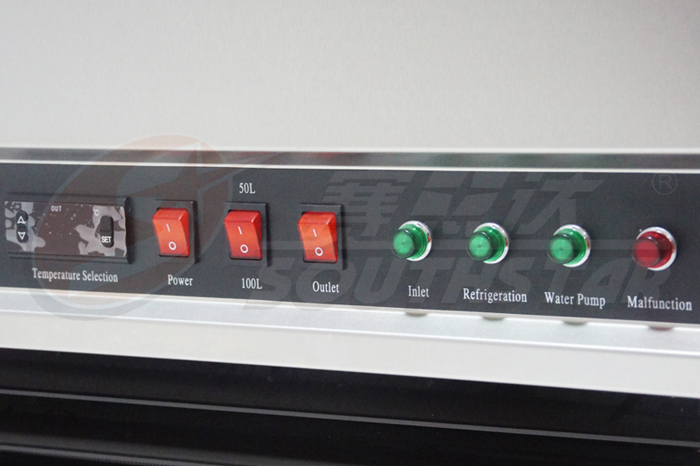 廣州市賽思達(dá)冷水機(jī)控制面板.jpg 廣州市賽思達(dá)冷水機(jī)控制面板.jpg