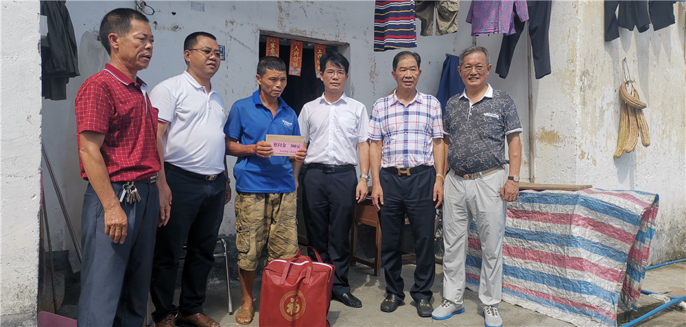 [賽思達烤箱]董事長唐樹松參加鐘落潭鎮商會扶困助學活動